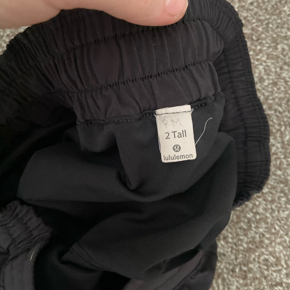 Black Lululemon Hotty hot shorts - Picture 5 of 6